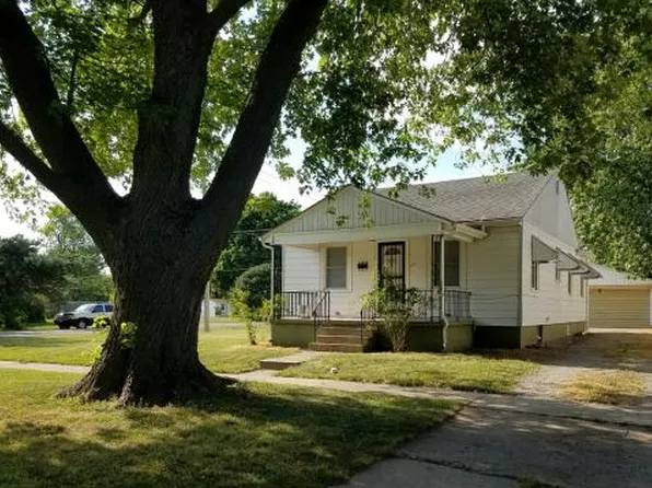 2920 Moultrie Ave, Mattoon, IL 61938