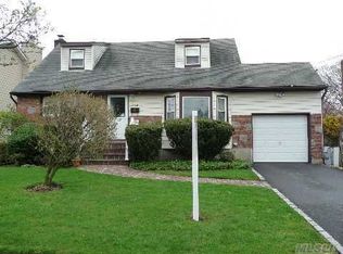 2704 Bayview Ave, Merrick, NY 11566