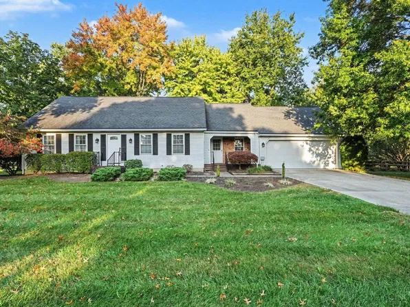 8253 Lake Ridge Dr, West Chester, OH 45069