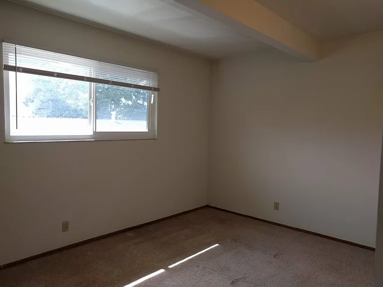 Another picture of the bedroom.