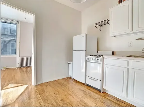 95 North Seventh Street image 1 of 6