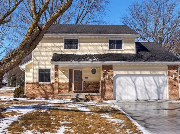 1716 NW 108th St, Clive, IA 50325