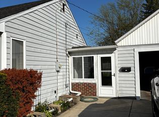 59 N Burbank Dr, Amherst, NY 14226