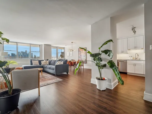 6040 Blvd E APT 10E, West New York, NJ 07093