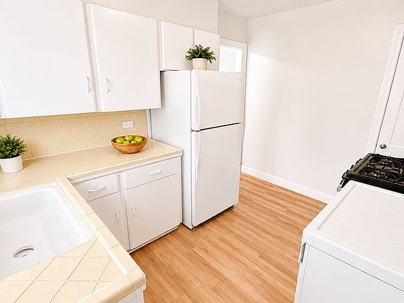 5th image of 2345 Cincinnati Ave APT 4