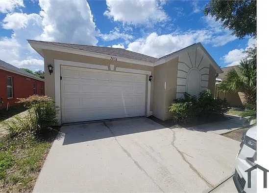 4 bed, 1367 sqft, $4,260 — Photo 2