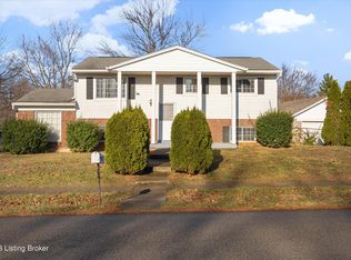 5001 Oldshire Rd, Louisville, KY 40229