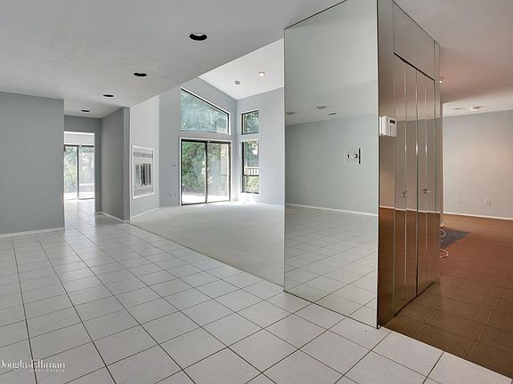 3rd image of 231 Hamlet Dr