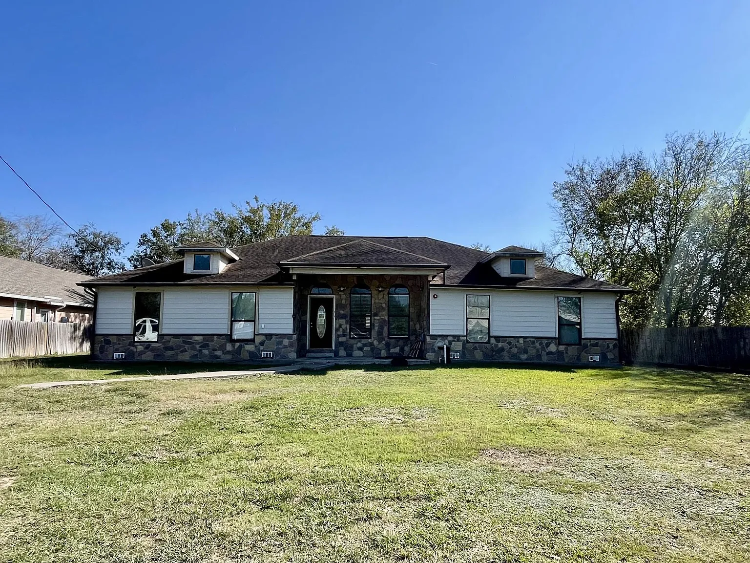 4 bed, 4.5 bath, 2462 sqft, $3,500 — Photo 1