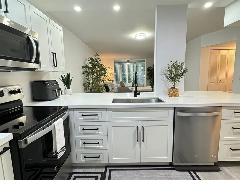 1800 N Lauderdale Ave #1117