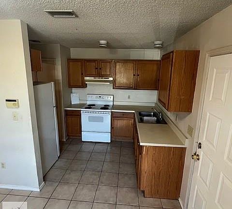 3rd image of 2848 Riviera St