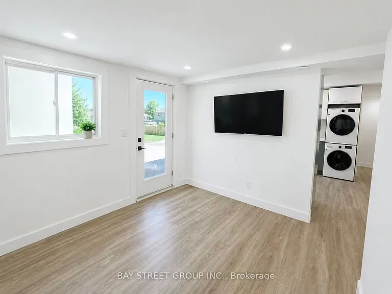 69 Blythwood Rd N #3 — Photo 3
