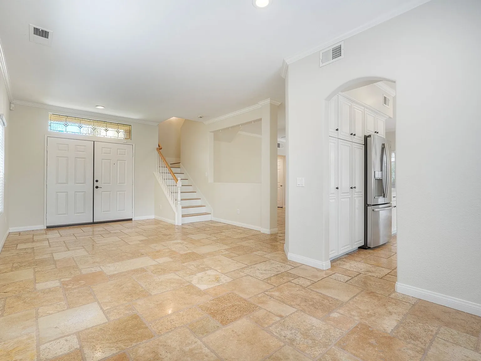 4 bed, 2102 sqft, $4,950 — Photo 4