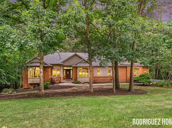 4639 Plateau View Dr NE, Grand Rapids, MI 49525