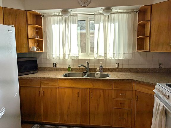 Midcentury-styled kitchen.