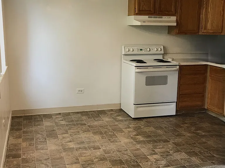 95 N Clarkson St Carolyn Arms Apartments — Photo 12