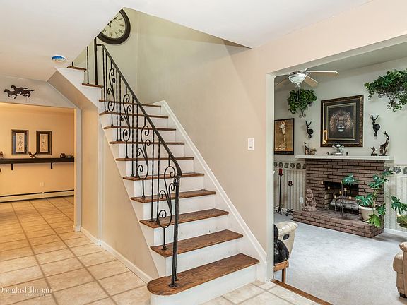 5th image of 28 Orchid Dr