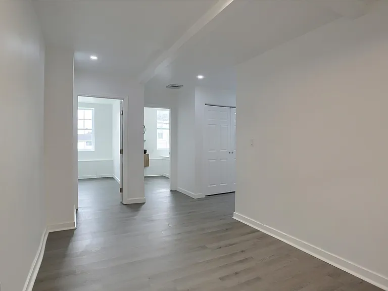 754 N Railroad St — Photo 7