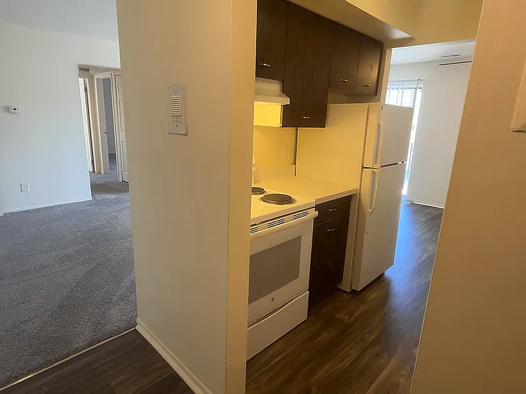 Knottingham Apartments — Photo 46