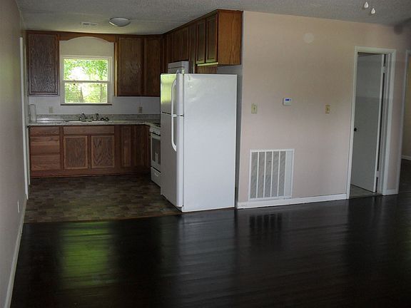 4th image of 501 E Illinois Ave