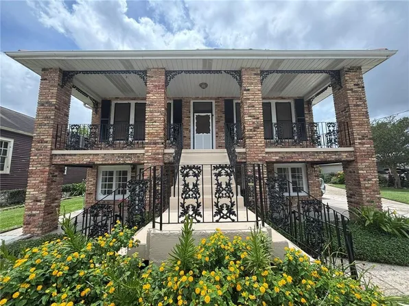 426 1st Ave, Harvey, LA 70058