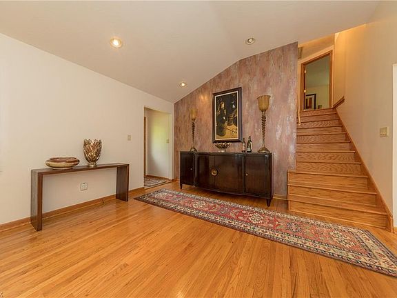 2nd image of 18854 Jefferson Dr