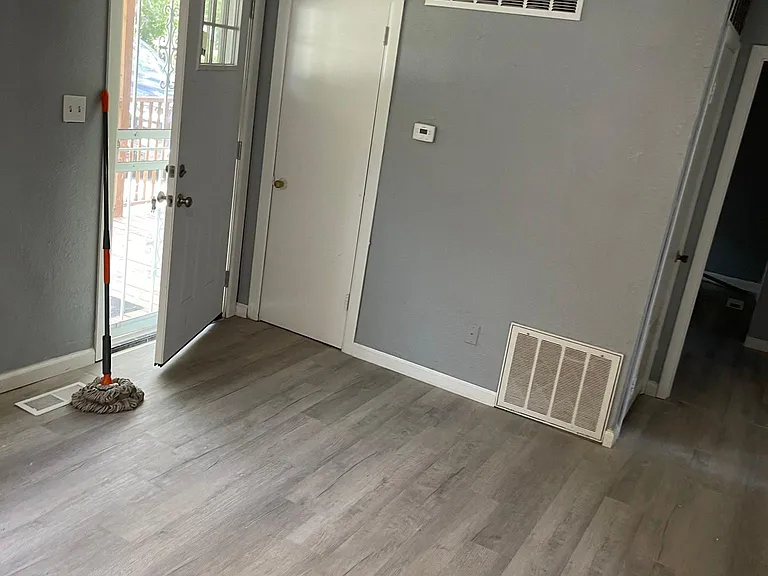 1734 Doris Ave — Photo 10