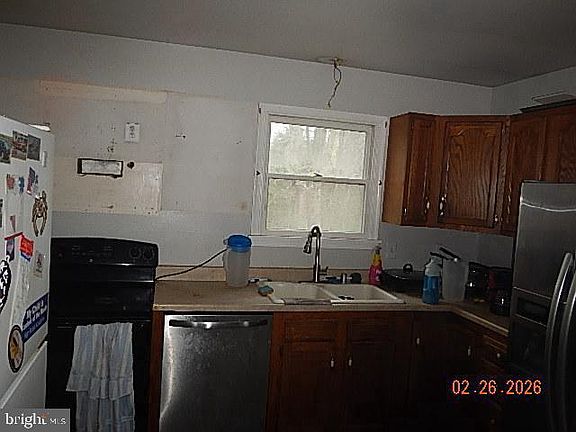 4th image of 735 Lazy River Rd