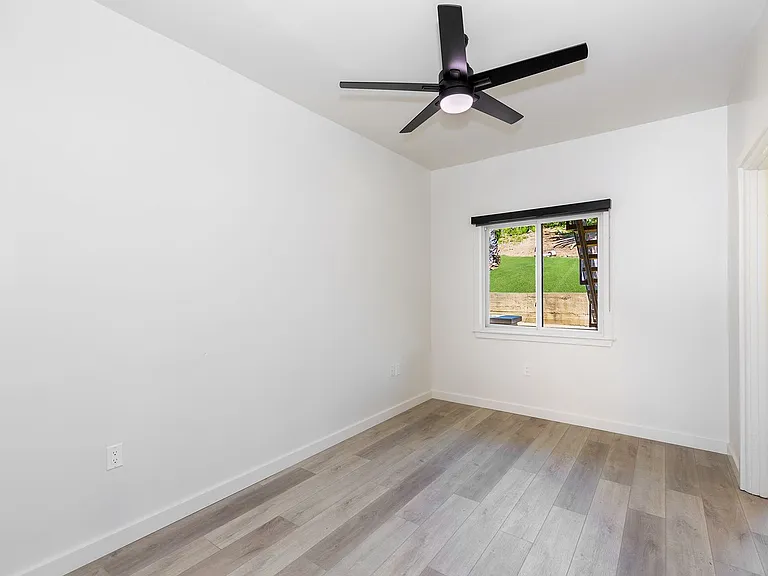 1313 Buena Vista St — Photo 6