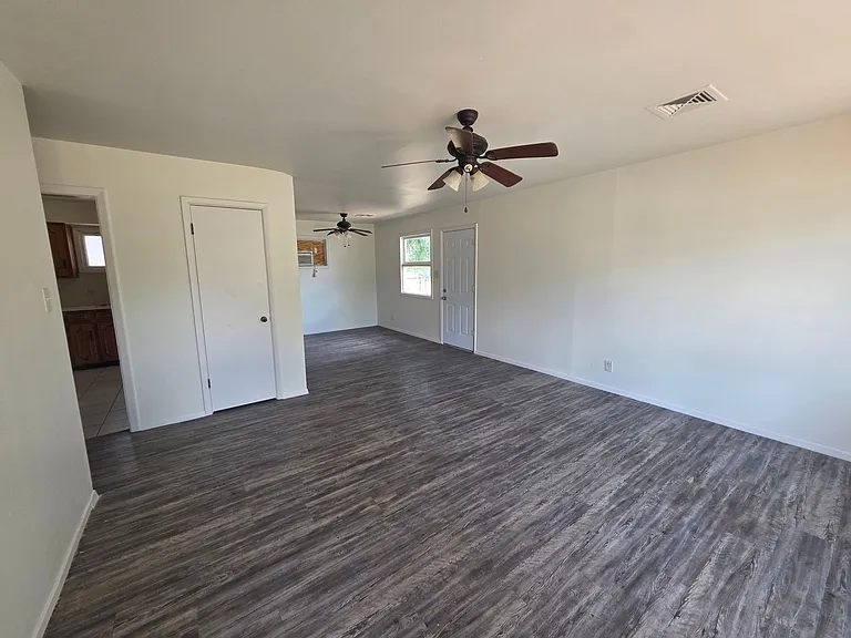 2422 Redwood St — Photo 6