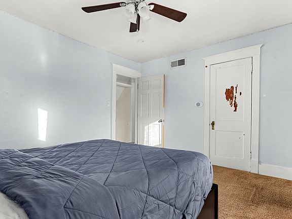 5th image of 3210 N Knoxville Ave