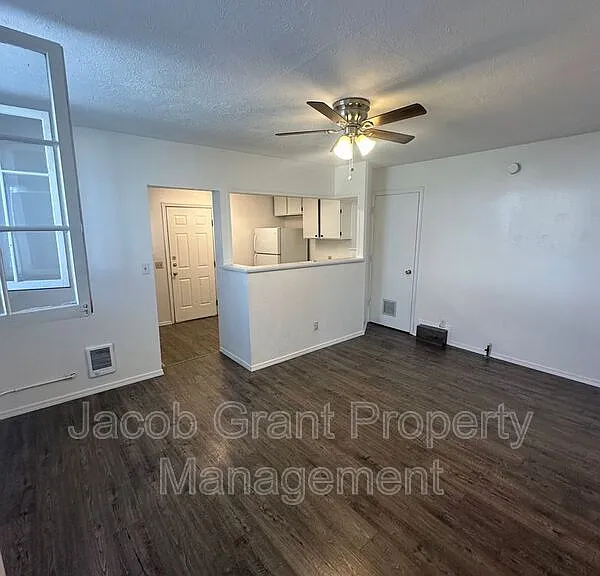 520 N Water Ave #2 — Photo 3