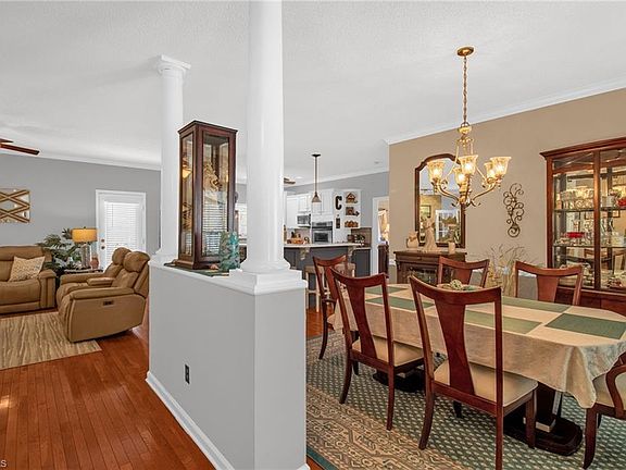 4th image of 157 Calvin St