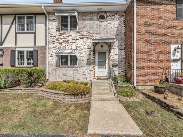 8402 W 85th St, Overland Park, KS 66212