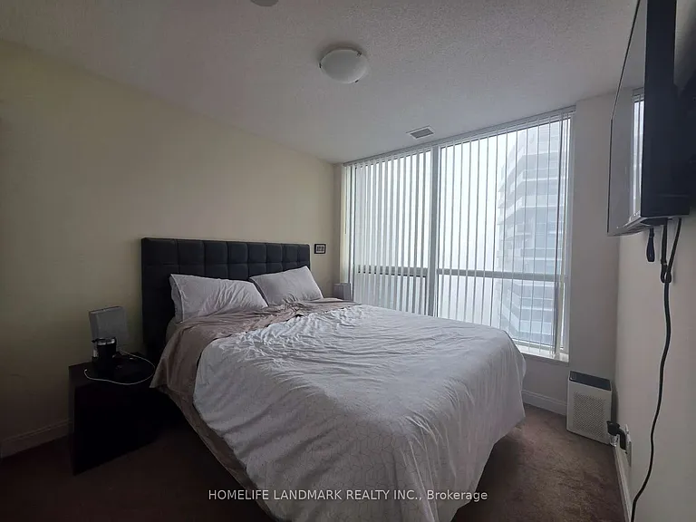 181 Village Green Sq #2819 — Photo 9