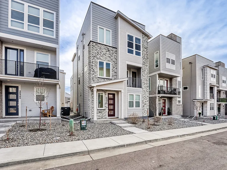 20970 E Quincy Dr — Photo 1