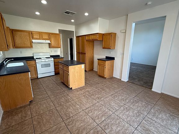 4th image of 15251 Sunbeam Ct
