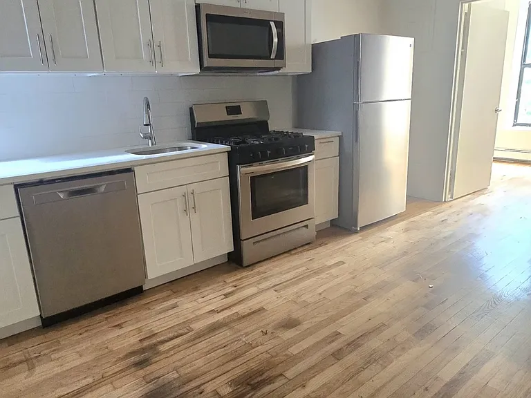 205 W 102nd St #3D — Photo 7