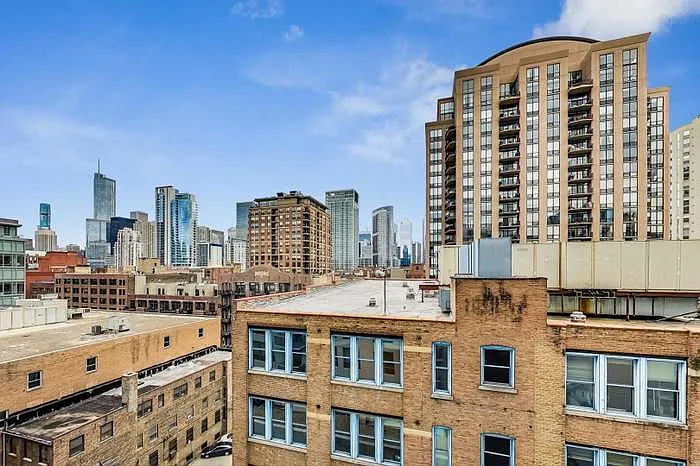 421 W Huron St #907 — Photo 9