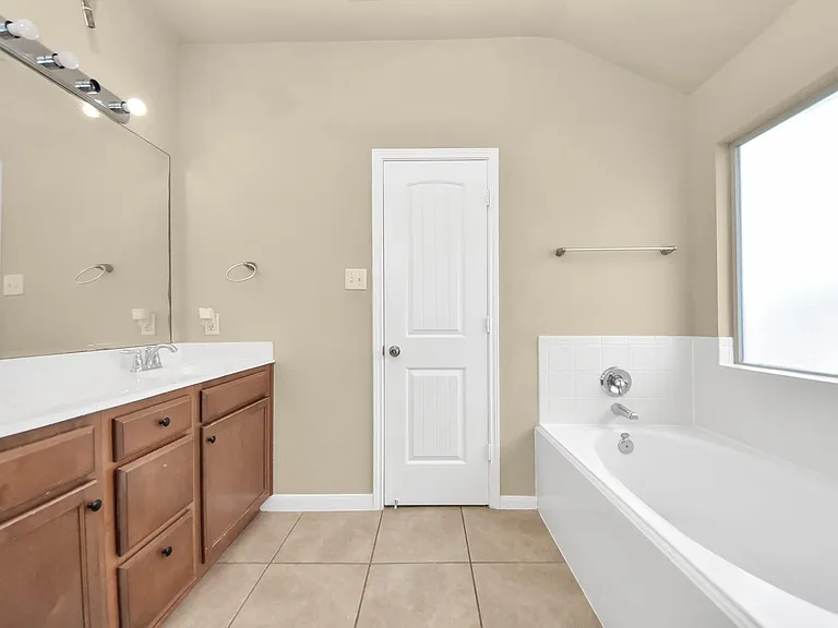 6106 Grassy Haven Ln — Photo 35