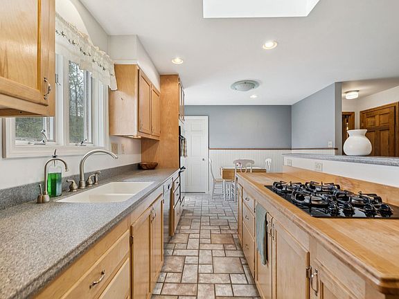 3rd image of 296 Creamery Road