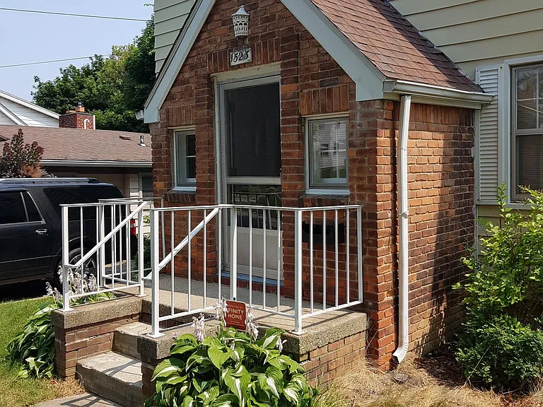 1523 Gainey Ave — Photo 3