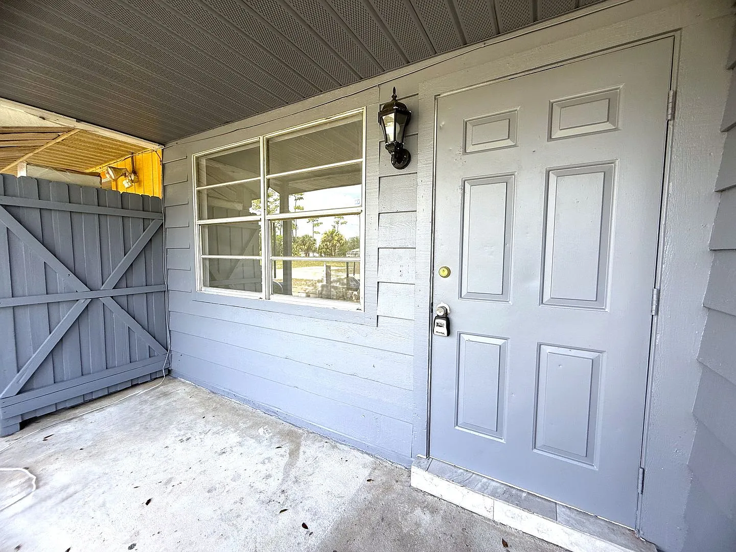 First Month Rent Free! Section 8 Friendly 4/2 On The Water! — Photo 2