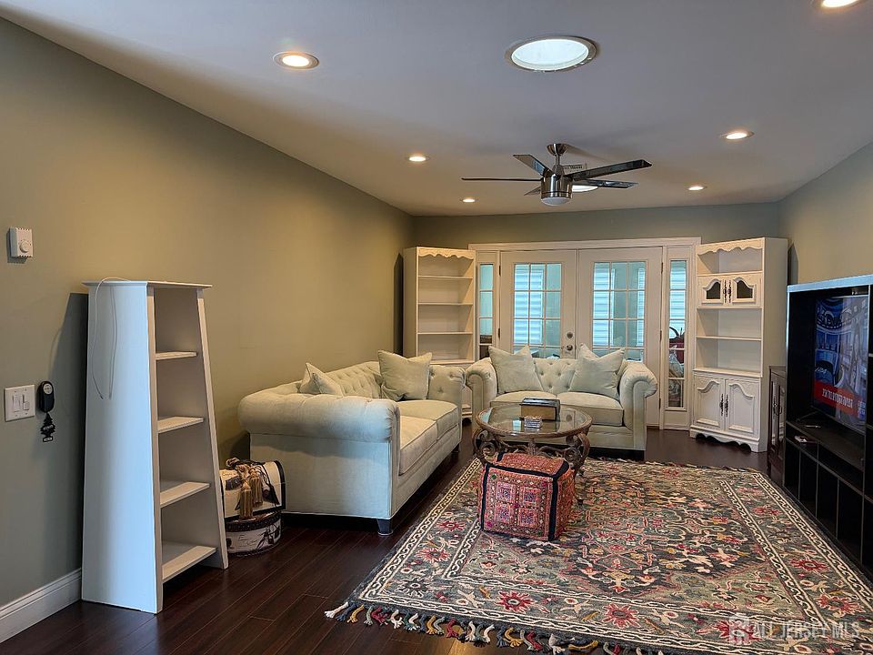 1st image of 652 Ardmore Rd #A