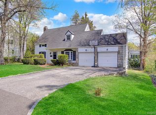 12 Barberry Lane, East Hills, NY 11577