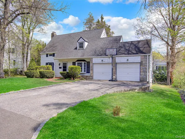 12 Barberry Lane, East Hills, NY 11577