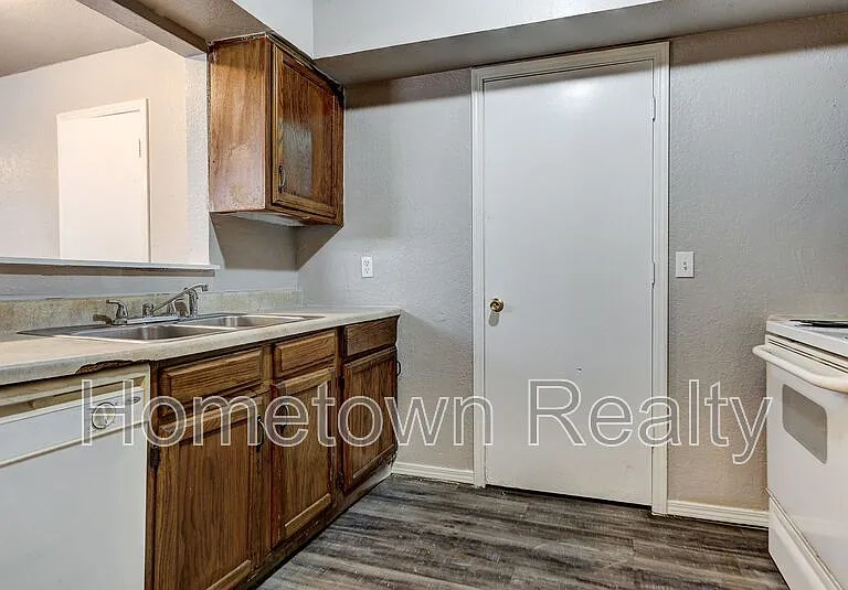 310 NW 118th St — Photo 13