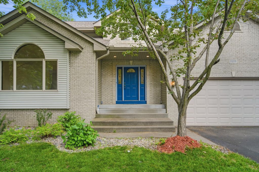11019 Zumbrota Ct NE, Blaine, MN - View 2