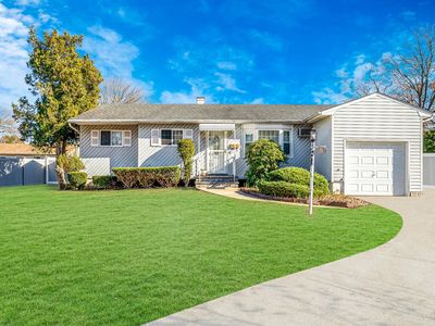 5 Gem Court, Brentwood, NY, 11717