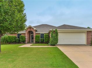 707 Meadowbrook Ln, Mansfield, TX 76063